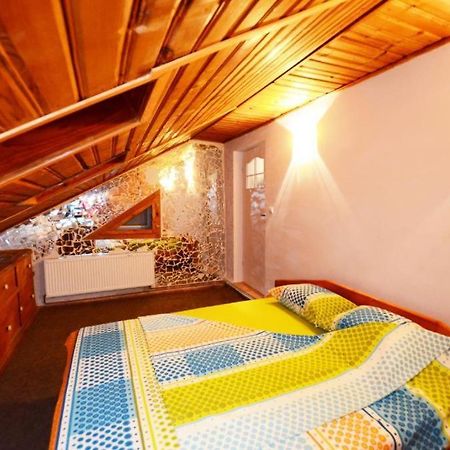 Rustic & Romantic Apartment Brasov Exterior photo